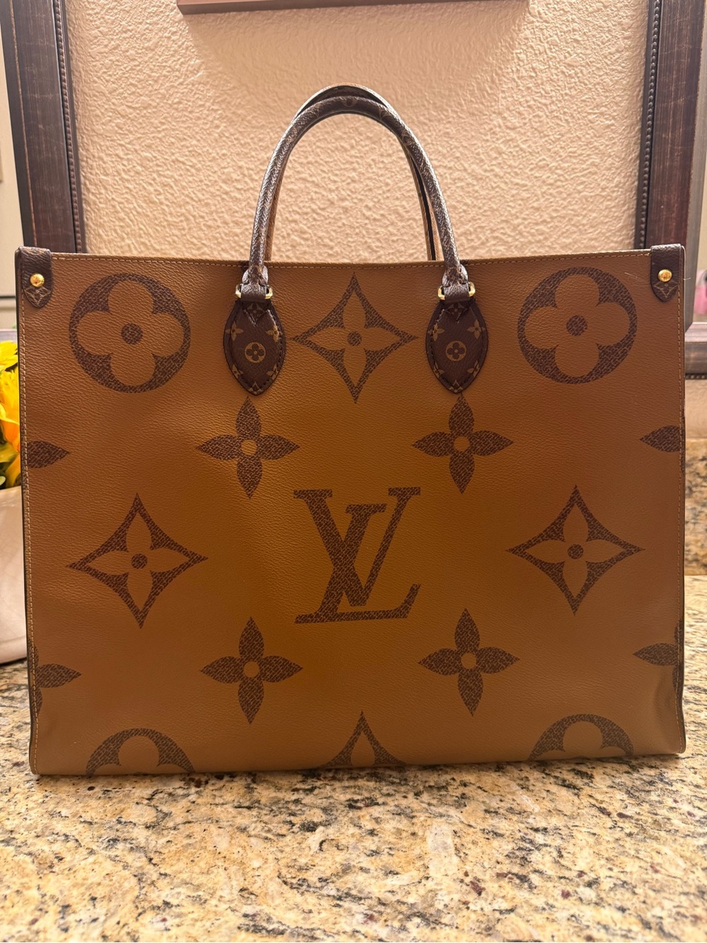 Gorgeous Louis Vuitton Onthego GM Giant Monogram Reverse Tote!